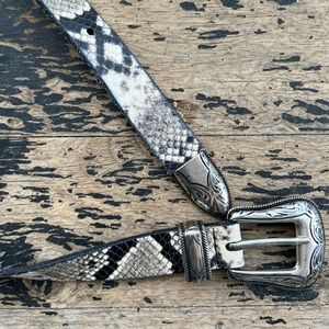 Aritzia Main Character Skinny Western Belt